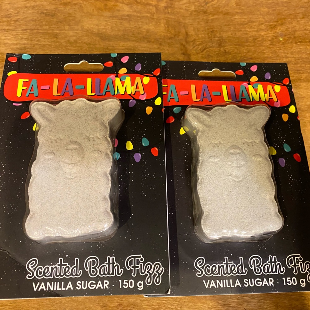 New in package bundle of 4 Llama Bath Fizz Bombs